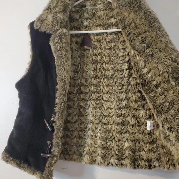 Fjall Wool Blend Faux Fur Vest Womens Size Med Reversible Fuzzy Qarm - Picture 5 of 10